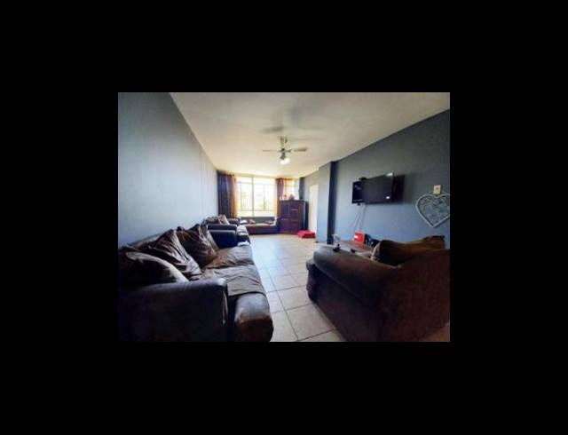 2 BEDROOM APARTMENT FOR SALE IN ELOFFSDAL